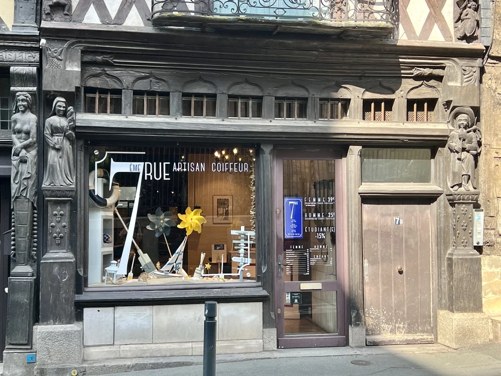 Façade de 7ème Rue, salon de coiffure à Angers